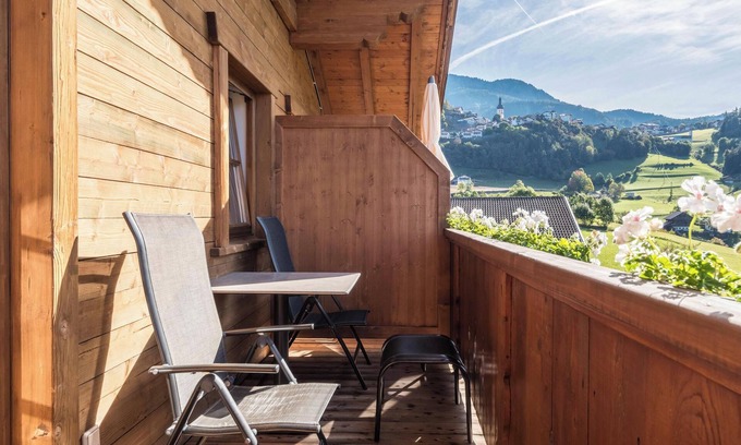 Tisana Apartment | Holiday Home “Sonnenresidenz Nature” with Mountain Views and Shared Garden
