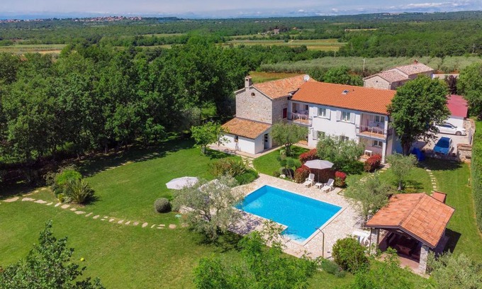 Gedici House | Holiday Home Tommy by Interhome