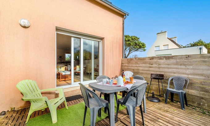 Plouguerneau House | Holiday Home 'Ty Per - Les Gîtes Marins Des Abers' with Sea View, Private Terrace and Wi-Fi