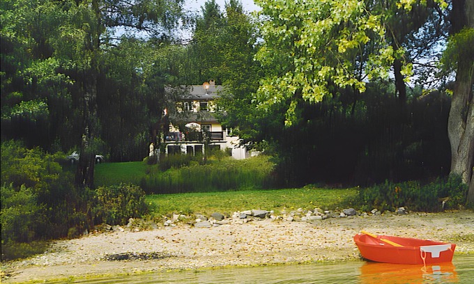 Gaienhofen House | Holiday Home 'Ufer' with Lake View, Shared Terrace and Wi-Fi