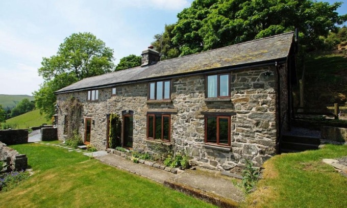 Llanbrynmair House | Holiday Home Uwch y Foel by Interhome