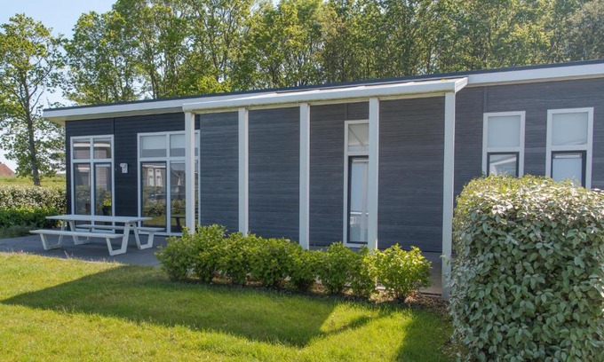 Wemeldinge House | Holiday Home Vakantiehuis Ruisweg 91 by Interhome