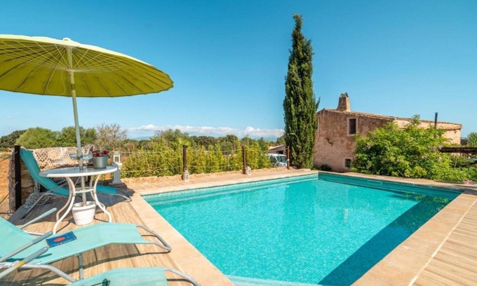 Algaida House | Holiday Home 'Villa Can Lloret' with Mountain View, Wi-Fi and Air Conditioning