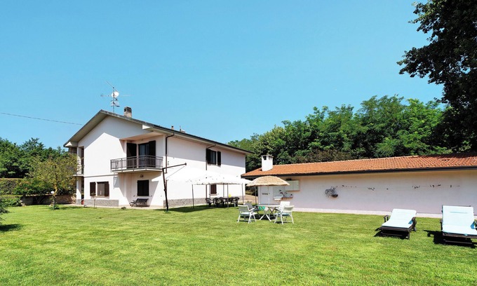 Angera House | Holiday Home 'Villa Fox' with Garden, Balcony and Shared Wi-Fi
