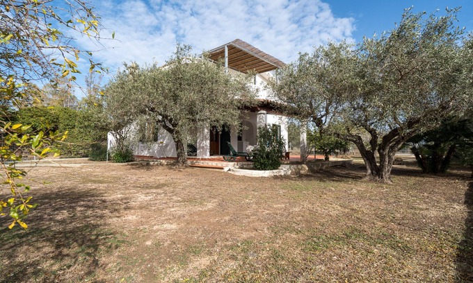 Orosei House | Holiday Home 'Villa Francesco P Terra' with Private Terrace and Private Garden