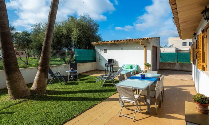 Sa Rapita House | Holiday Home "Villa Marys" close to the Sea with Private Garden & Wi-Fi