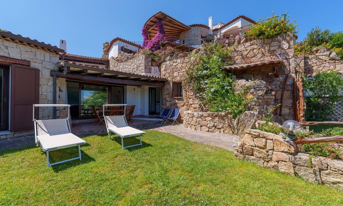 Baja Sardinia House | Holiday Home 'Villetta Orso' with Sea View, Wi-Fi and Air Conditioning
