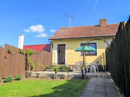 Dolni Bojanovice House | Holiday Home Vinarska by Interhome