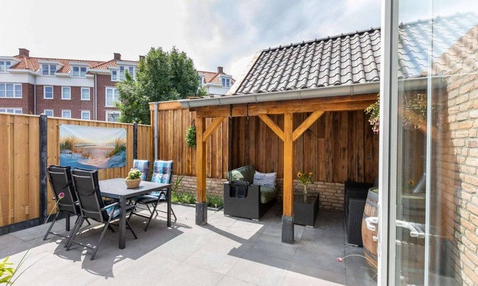 Westkapelle House | Holiday Home Westkapelle near Beach
