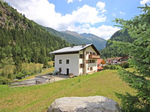 Sankt Leonhard im Pitztal House | Holiday Home Wiese by Interhome