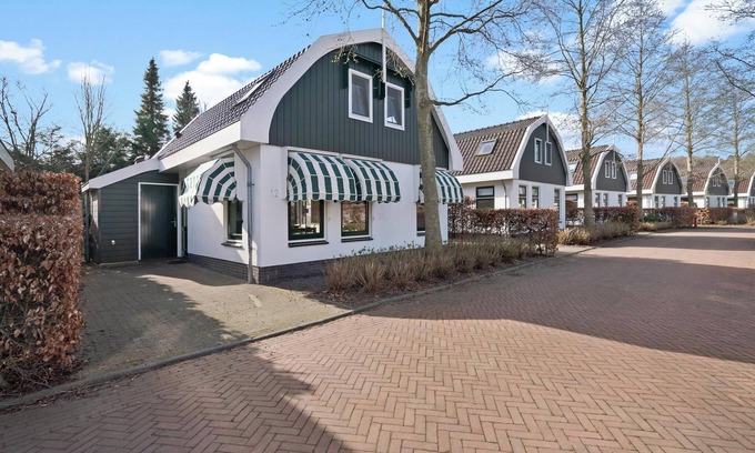 Schoorl House | Holiday home with 3 bedrooms and spacious garden