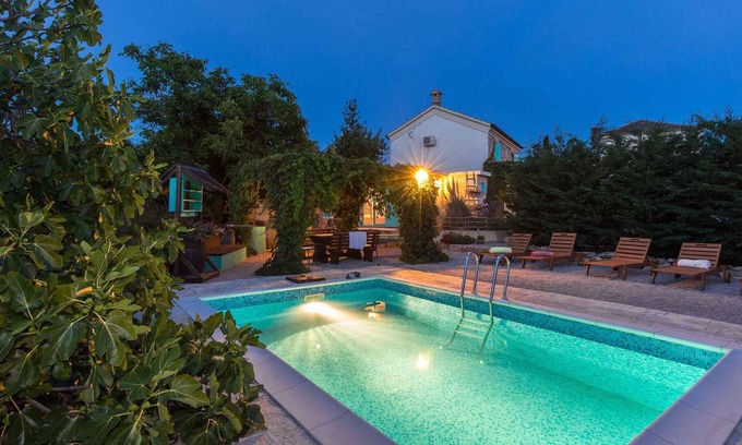 Rasopasno House | Holiday home with air conditioning, Internet and outdoor pool