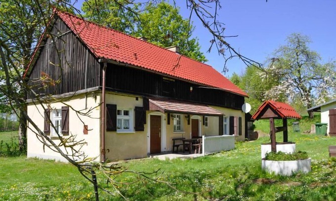 Szczecinek House | Holiday home with fireplace and private garden