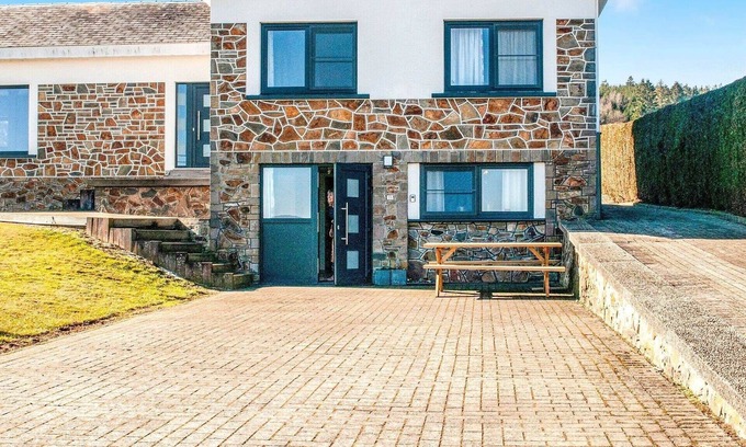 Lierneux House | Holiday Home with Garden