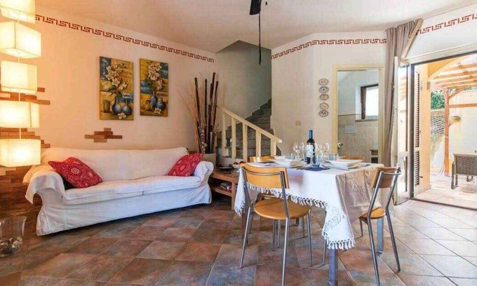 Agrustos House | Holiday home with garden and air conditioning