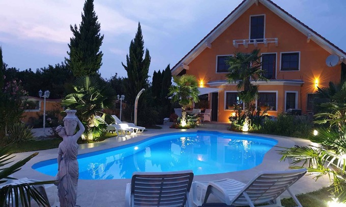 Zamardi House | Holiday home with outdoor pool and WiFi