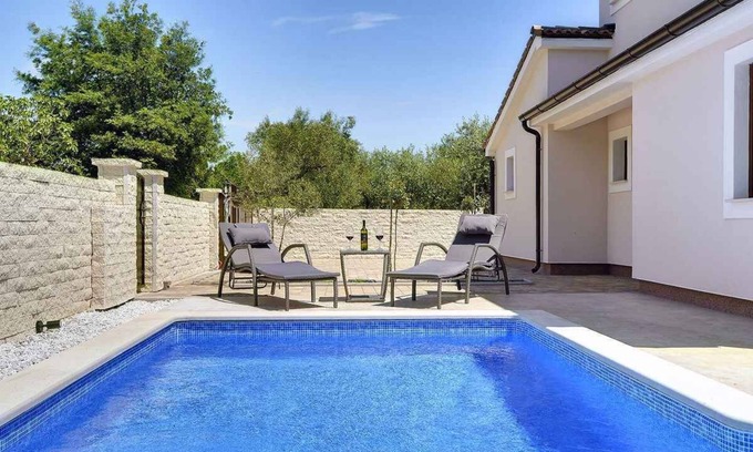 Mali Vareski House | Holiday home with pool and air conditioning