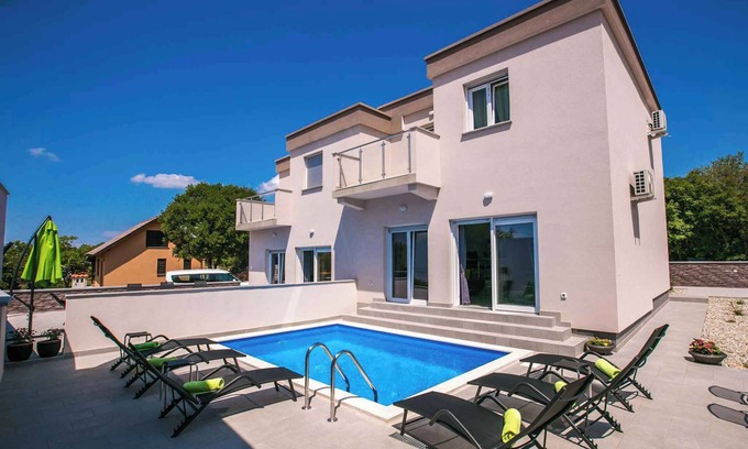 Skrbcici House | Holiday home with pool and kilma system