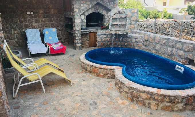 Cesarica House | Holiday home with pool for 12 people 200m from the sea