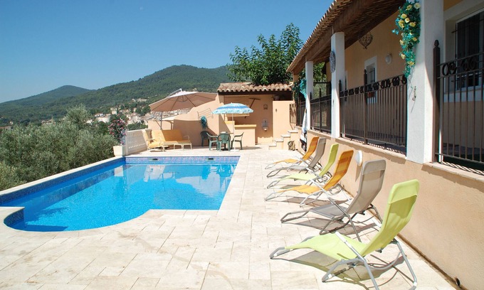 Callas House | Holiday Home with Pool, Mountain View, Wi-Fi and Air Conditioning