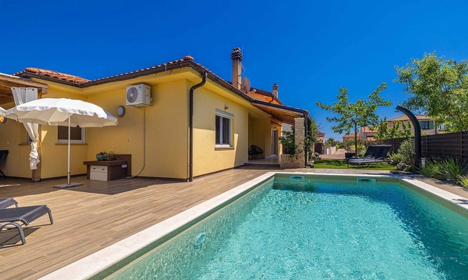 Milohnici House | Holiday house AMARILLA with private pool