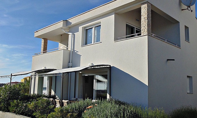 Rtina House | Holiday house close the beach - free ev charging