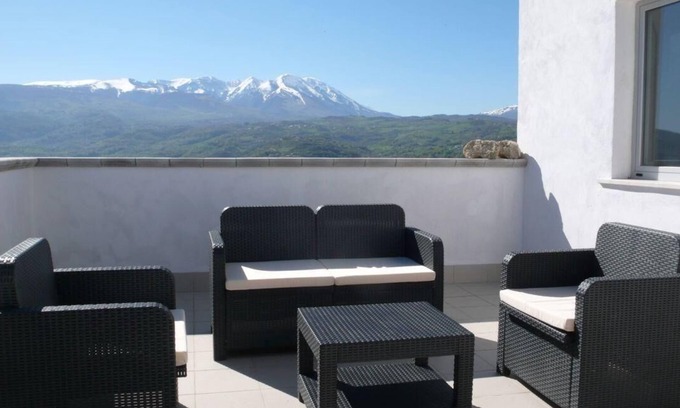 San Valentino In Abruzzo House | Holiday house 'Elvira Basilico' with terrace