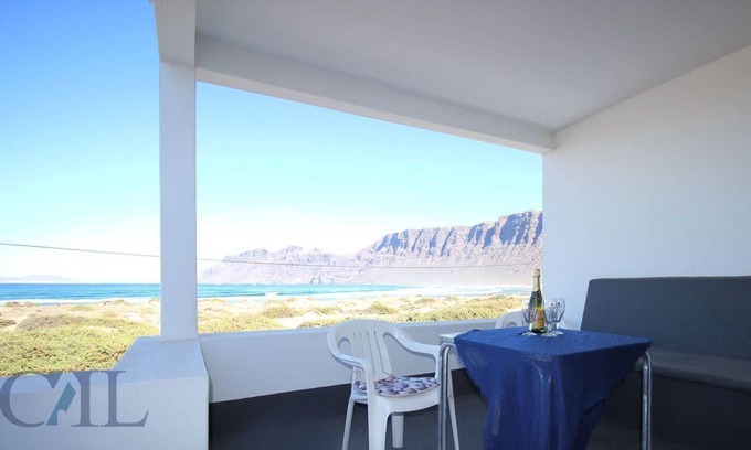 Caleta de Famara House | Holiday house Caleta de Famara for 2 - 10 persons with 5 bedrooms - Holiday house