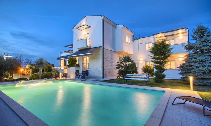 Pjescana Uvala House | Holiday house for 12 persons approx. 230 qm in Pjescana Uvala, Istria (Istrian Riviera)