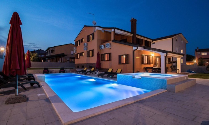 Valdebek House | Holiday house for 14 persons approx. 350 qm in Pula, Istria (Istrian Riviera)