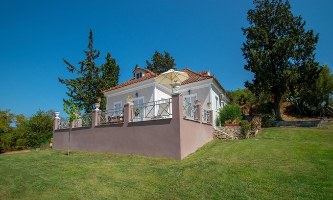 Kalamaki House | Holiday House in Margareika with Common Pool and Picturesque View