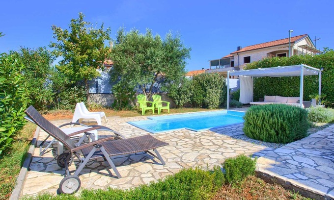 Linardici House | Holiday house NIKA with pool and jacuzzi