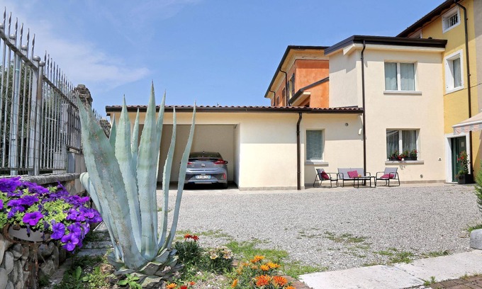 Pacengo House | holiday house 'Vall' with private parking