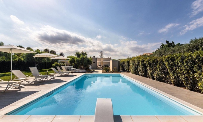 Noto Marina House | holiday house 'Villa Luisa' with pool