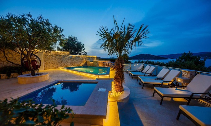 Razanj House | Holiday House with garden, close to the beach