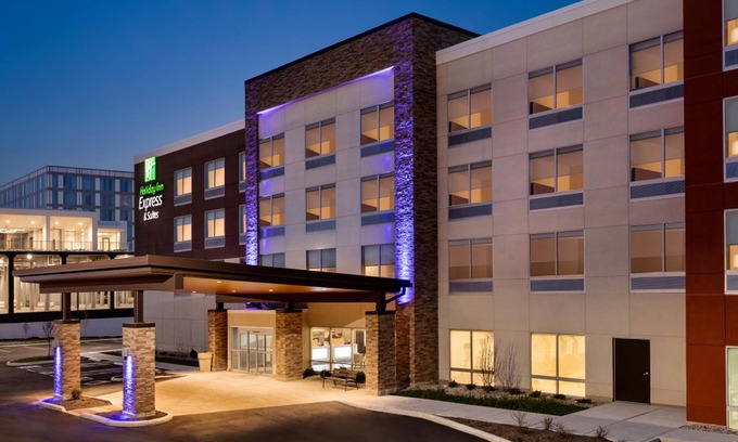 Roselawn Finance Hotel | Holiday Inn Express and Suites-Cincinnati NE - Red Bank Road by IHG