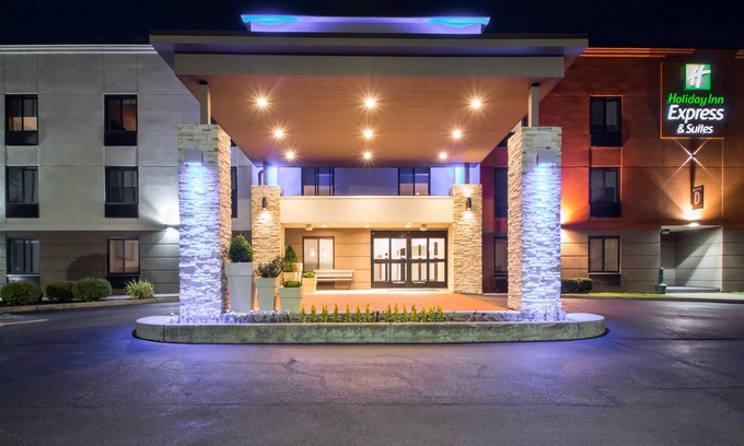 Colonie Hotel | Holiday Inn Express and Suites Albany Airport- Wolf Road by IHG