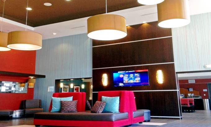 Pumpkin Center Hotel | Holiday Inn Express Bakersfield by IHG