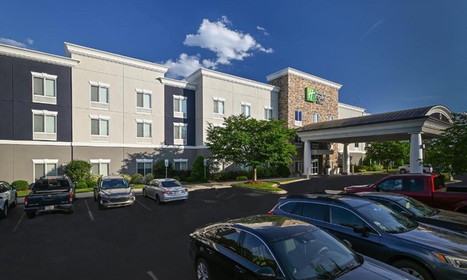 Matthews Hotel | Holiday Inn Express Charlotte Southeast - Matthews by IHG