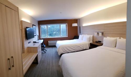 Fort Bragg Hotel | Holiday Inn Express Fort Bragg by IHG
