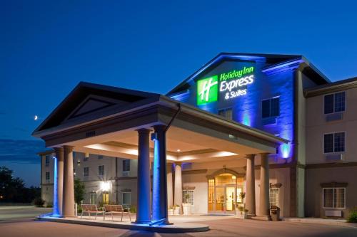 Lake Hallie Hotel | Holiday Inn Express Hotel & Suites Eau Claire North by IHG