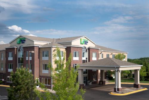 Chanhassen Hotel | Holiday Inn Express Hotel & Suites Chanhassen by IHG