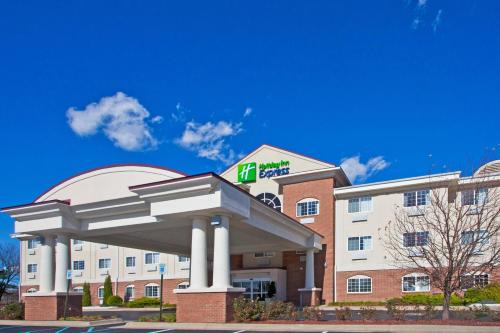 Charlotte Hotel | Holiday Inn Express Hotel & Suites Charlotte by IHG