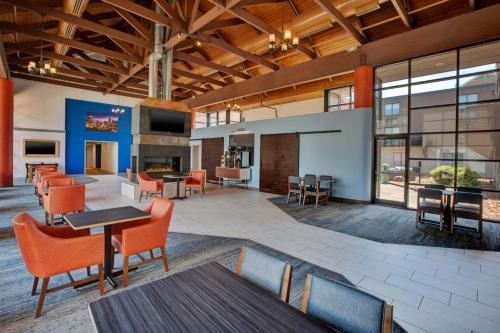 Donelson Hotel | Holiday Inn Express Nashville Airport by IHG