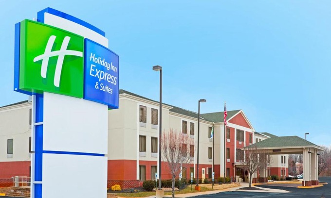 Deepwater Hotel | Holiday Inn Express & Suites Carneys Point - Pennsville by IHG