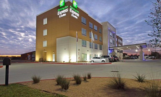 Brookshire Hotel | Holiday Inn Express & Suites - Brookshire - Katy Freeway by IHG
