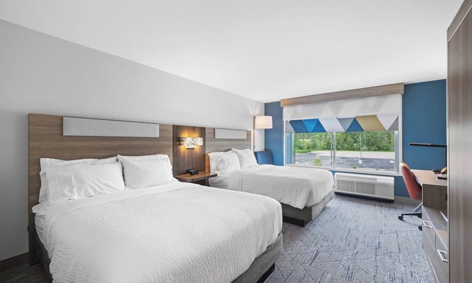 Marinette Hotel | Holiday Inn Express & Suites Marinette by IHG