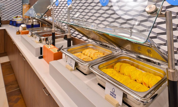 Roseville Hotel | Holiday Inn Express & Suites Detroit North - Roseville by IHG