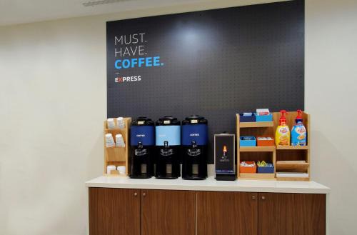 Cambridge Hotel | Holiday Inn Express & Suites Cambridge by IHG