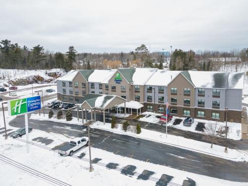 Trowbridge Park Hotel | Holiday Inn Express & Suites Marquette by IHG